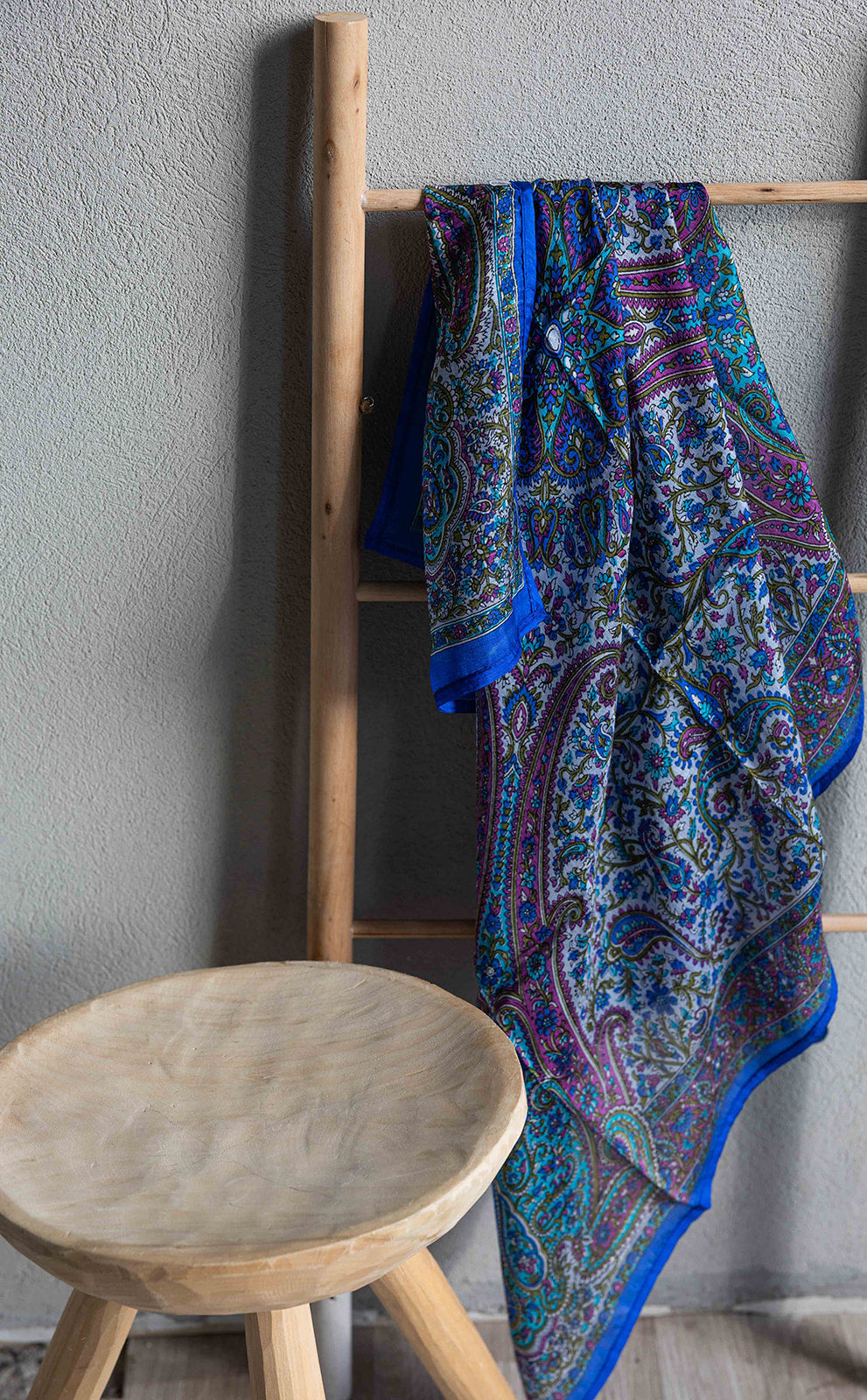 Scarf - 100% Silk - 92x92cm- Paisley Mandala Indigo Blue