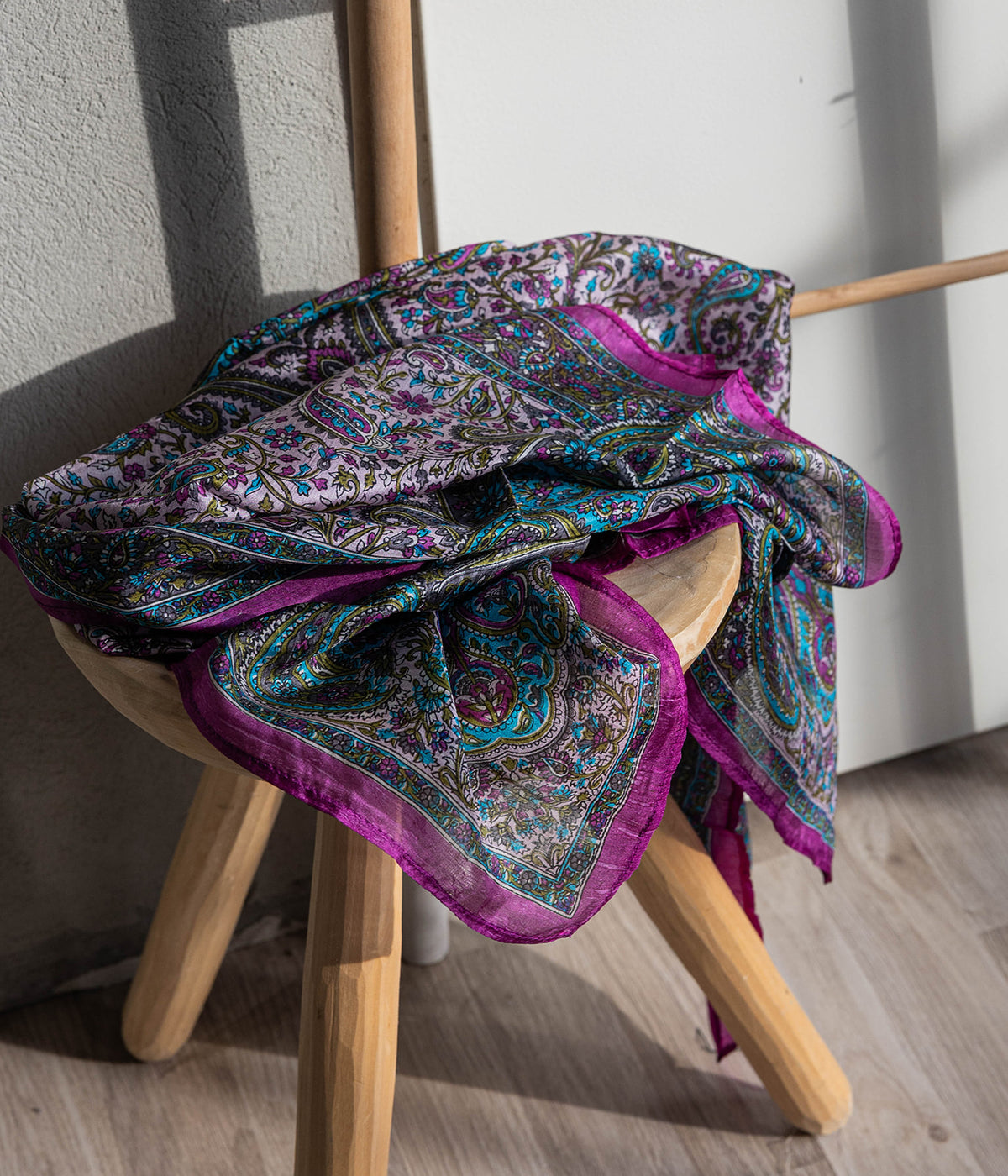 Eșarfă - 100% Mătase - 92x92 - paisley-turcoaz-fucsia