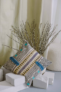 Husă de pernă decorativă - Țesută manual - 100% Bumbac - Model Tribal cu Ciucuri Boho (4)