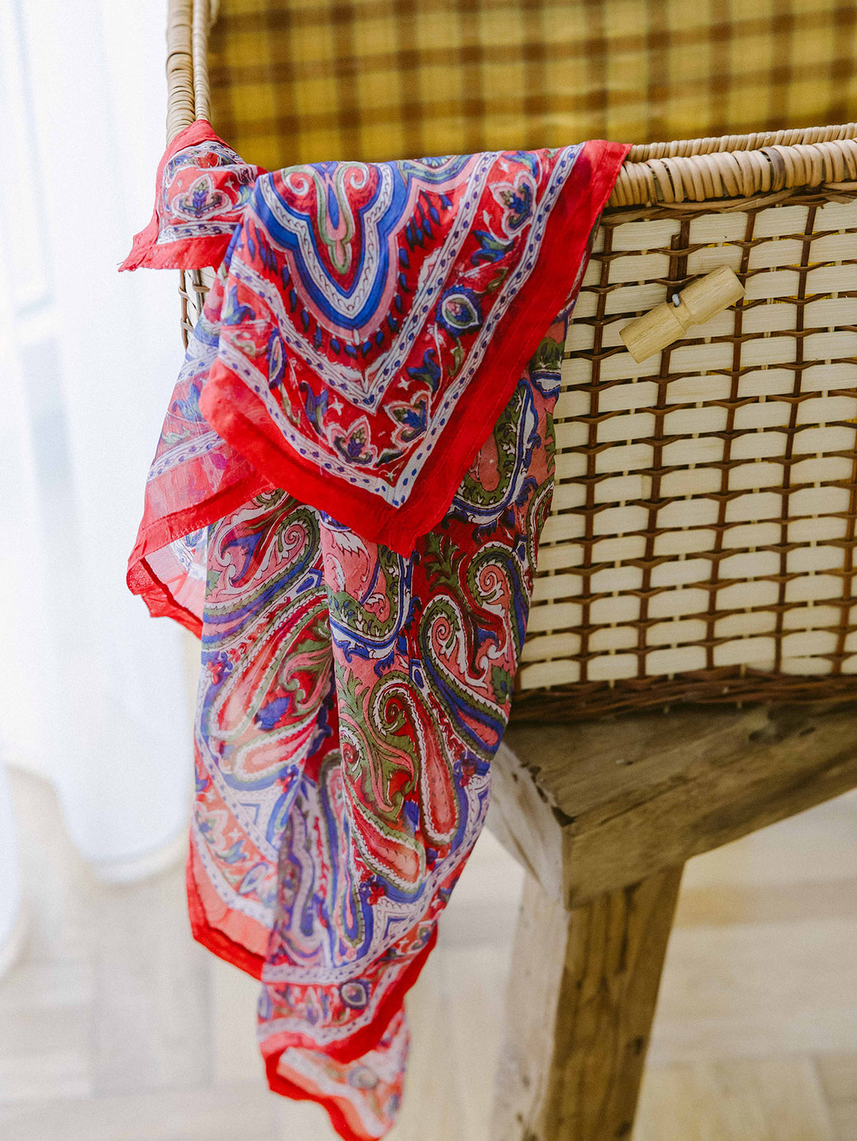 Eșarfă - 100% Mătase - 92x92cm- Imprimeu Paisley Roșu (2)