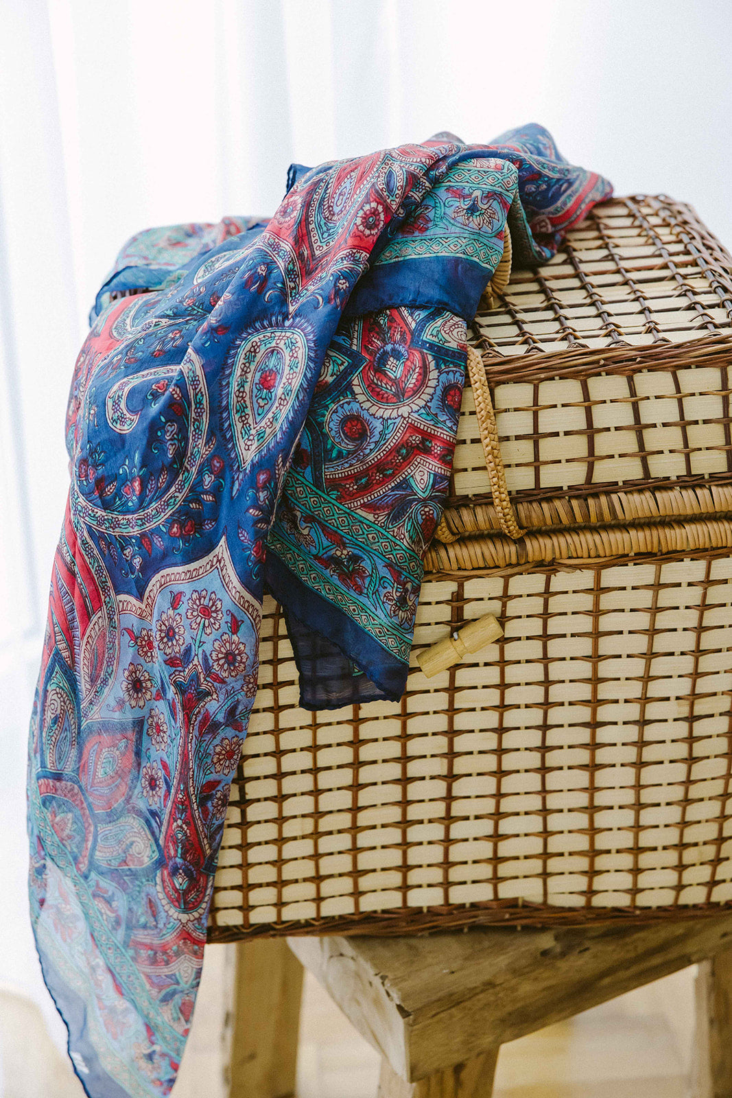 Eșarfă - 100% Mătase - 92x92cm- Imprimeu Paisley Albastru Indigo (2)