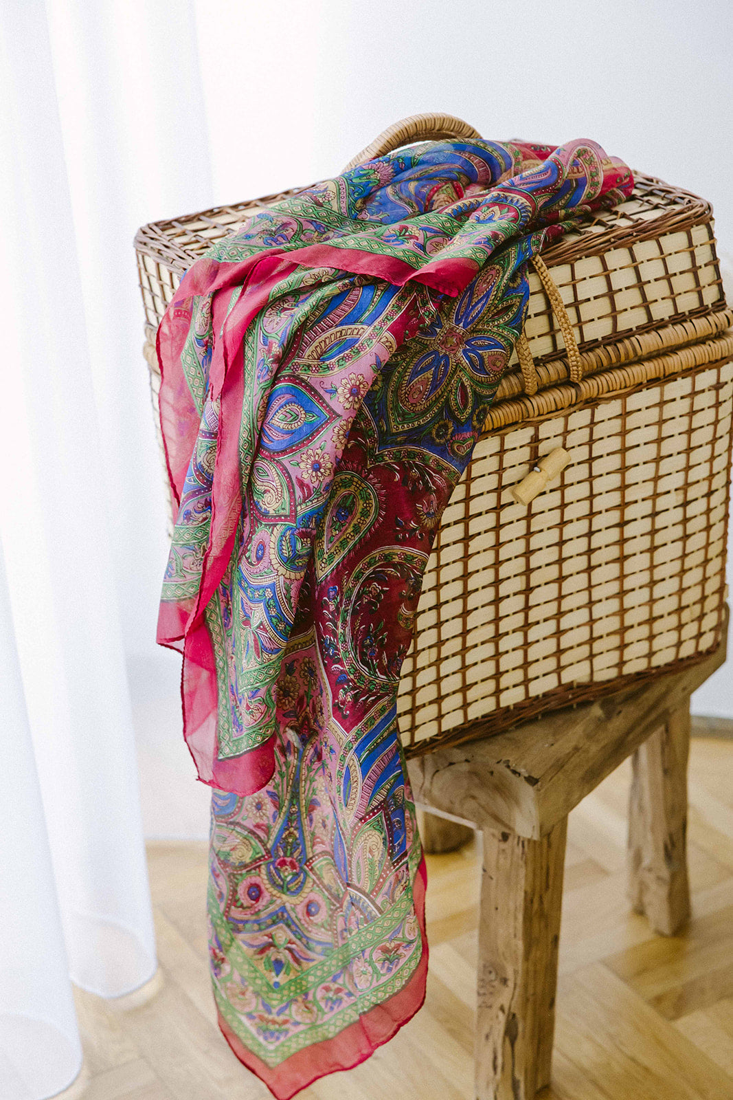 Eșarfă - 100% Mătase - 92x92cm- Imprimeu Paisley Vișiniu (2)