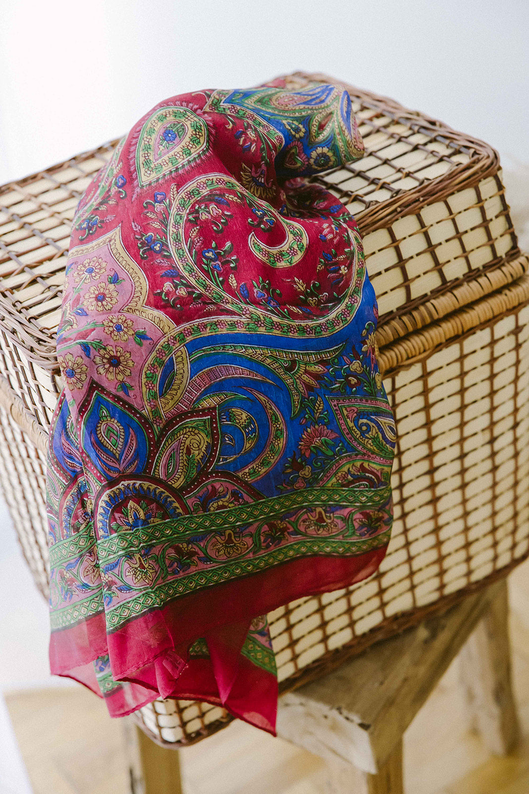 Eșarfă - 100% Mătase - 92x92cm- Imprimeu Paisley Vișiniu (6)